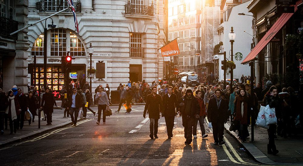 UK footfall rises thanks to shopping centres